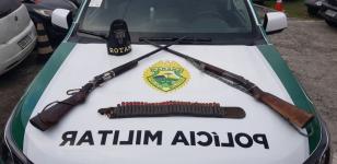 Denúncia leva Batalhão de Polícia Ambiental a prender homem e a apreender duas espingardas e munições em Campo Largo, na RMC
