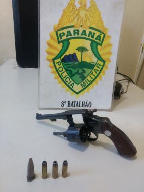 Em Paranavaí, PM prende homem com arma de fogo e cocaína