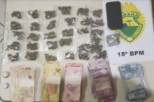Droga e dinheiro de tráfico de drogas são apreendidos pela PM em Rolândia (PR)