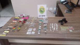 PM aborda festa rave e apreende arma de fogo e drogas sintéticas em Alto Piquirí