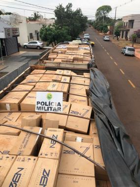 Carreta com 800 caixas de cigarros é apreendida pela PM em Palotina (PR) 