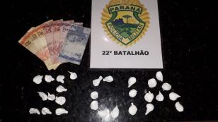 Em situações distintas, PM prende homem com drogas e apreende veículo irregular, armas e munições, em Rio Branco do Sul (PR)