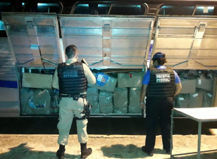 Operação Hórus faz apreensão de dois ônibus de turismo e apreende várias mercadorias em Foz do Iguaçu (PR) e Santa Terezinha de Itaipu (PR)