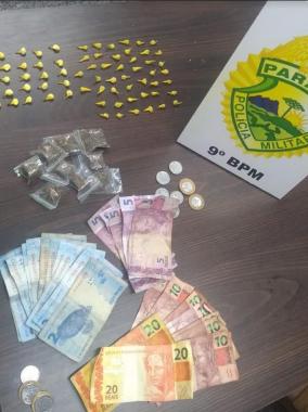 Mais de 70 porções de crack, cocaína e maconha são apreendidas pela PM em Matinhos, no Litoral do Paraná