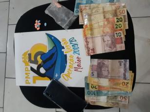 PM encaminha dois rapazes e apreende droga e dinheiro em Pontal do Paraná (PR)