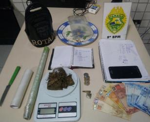 Dupla é presa pela PM após homem ser flagrado fumando maconha em Paranaguá (PR)
