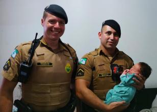 Policiais militares encaminham gestante que entrou em trabalho de parto em Curitiba (PR)