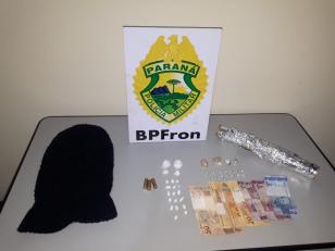 Policiais militares do BPFron encaminham duas pessoas e apreendem drogas no Oeste do estado