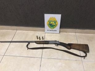 Na RMC, PM prende homem e apreende espingarda após briga de casal