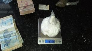 Após denúncia, PM prende mulher e apreende mais de 190 gramas de drogas em Londrina (PR) 