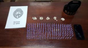 Homem é preso portando 150 pinos de cocaína e 50 pedras de crack em Colombo, na RMC