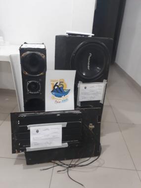 Após denúncia, PM apreende aparelho de som e encaminha homem em Guaratuba (PR)