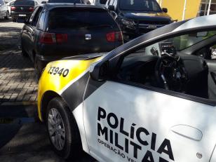 Carro com alerta de roubo é recuperado pela PM em Matinhos (PR), no Litoral