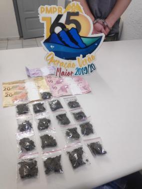  ROCAM aborda grupo e flagra venda de drogas em Guaratuba (PR)
