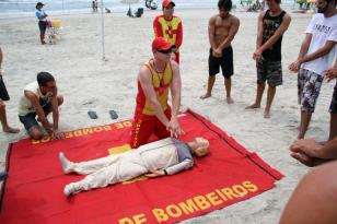  Corpo de Bombeiros promove mais uma edição do curso Surf Salva nas praias