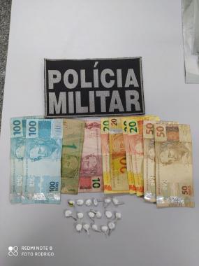 PM prende dupla e apreende 17 buchas de cocaína durante patrulhamento no Litoral do estado