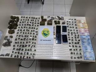 Cinco pessoas são encaminhadas e maconha e cocaína acabam apreendidas em Colombo, na RMC