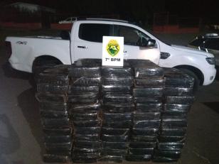Carro em alta velocidade chama atenção de policiais e, na abordagem, PM apreende 980 quilos de maconha em Cruzeiro do Oeste