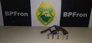 BPFron prende homem e apreende uma arma de fogo e munições no Oeste do estado