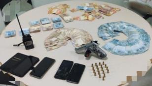 PM prende casal apreende arma de fogo e R$ 25 mil em dinheiro em Rio Negro (PR)