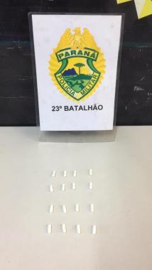 Após denúncia, PM prende homem e apreende 16 porções de cocaína na CIC