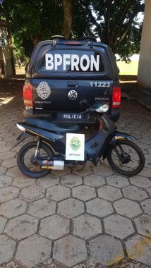 Moto furtada é recuperada pelo BPFron em Foz do Iguaçu (PR), no Oeste do estado