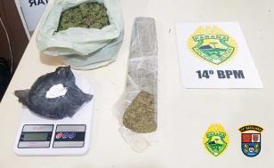 PM flagra homem picando tablete de maconha em Foz do Iguaçu, no Oeste do estado