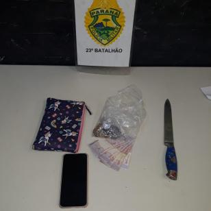 Homem com faca rouba pedestre, mas acaba preso pela PM momentos depois na CIC, em Curitiba