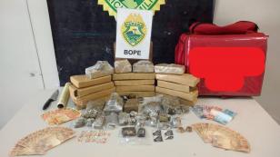 Ao abordar homem com mochila de delivery, BOPE apreende 13 quilos de maconha em Curitiba