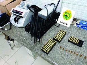 Ocorrência de perturbação de sossego em Campo Mourão (PR) leva policiais militares a encontrarem mais de 140 munições, maconha e um bloqueador de sinal veicular