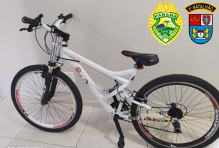 PM apreende uma espingarda e recupera uma bicicleta no Sudoeste do estado