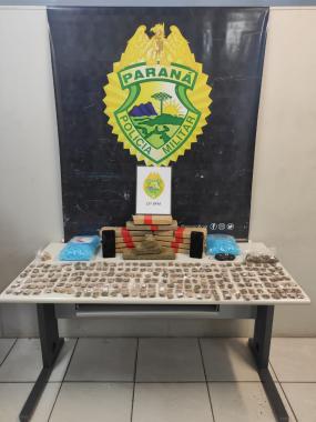 Em Curitiba, PM apreende mais de sete quilos de maconha e crack durante patrulhamento