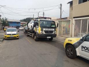 Policial militar encontra dois carros roubados enquanto se deslocava para o batalhão em Curitiba