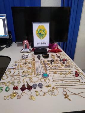 No Noroeste do estado, PM prende duas mulheres e recupera R$ 5 mil em joias e relógios