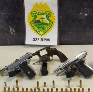 Pistolas, revólver e munições são apreendidas pela ROTAM na Vila Nossa Senhora da Luz, em Curitiba