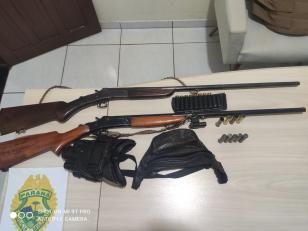PM flagra dupla com espingardas para caça em Juranda (PR), no Noroeste do estado