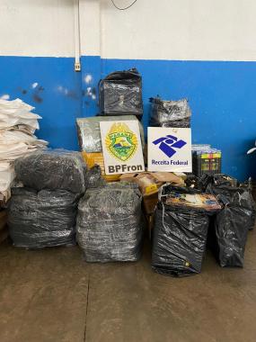 Em Foz do Iguaçu (PR), BPFron apreende 20 volumes de contrabando em hotel após denúncia