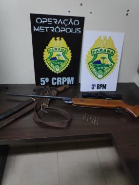 Na Zona Rural de Pato Branco (PR), PM prende cinco pessoas e apreende espingarda e animal abatido