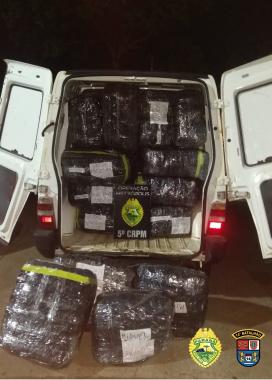 Carro com calçados contrabandeados é apreendido pela PM em Foz do Iguaçu (PR) pela Operação Metrópolis