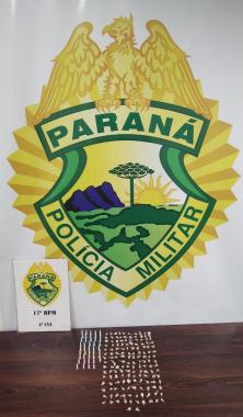 Na RMC, PM prende rapaz que estava com 152 pedras de crack e 44 pinos de cocaína