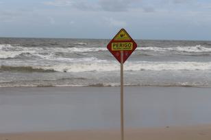 Bombeiros e BPMOA encontram vítima de afogamento na Ilha do Rato; corpo foi reconhecido por familiares