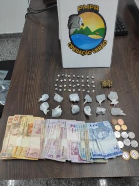 Em Matinhos, no Litoral do estado, PM prende trio e apreende 48 porções de crack e maconha