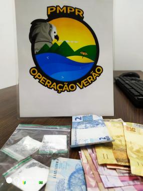 No Litoral do estado, PM prende homem e apreende porções de cocaína após receber denúncias