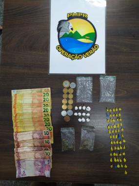 Abordagem de rotina leva PM a apreender dezenas de porções de cocaína, crack e maconha em Matinhos, no litoral