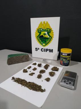 Policiais militares prendem homem e apreendem mais de 450 gramas de maconha em Cianorte (PR)