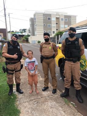 Policiais da ROTAM atendem pedido de pai e surpreendem um pequeno fã da PM no seu aniversário no Oeste do estado