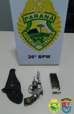 Nos Campos Gerais, PM prende homem, apreende revólver e mais de 50 munições