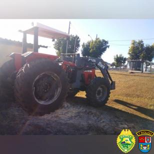 PM recupera trator antes mesmo do proprietário perceber que tinha sido furtado em Bom Sucesso do Sul, no interior do estado