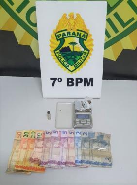 Após denúncia, PM encaminha adolescente e apreende maconha e dinheiro no Noroeste do estado