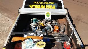 Durante cumprimento de um Mandado Judicial, PM de Araruna (PR) encaminha suspeito e apreende armas de fogo, objetos furtados e R$ 35 mil